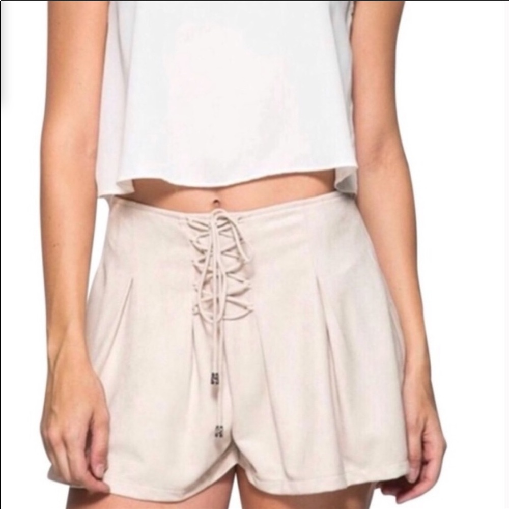 🔮2/40$🔮Cream colored Tie Front Velvet Shorts